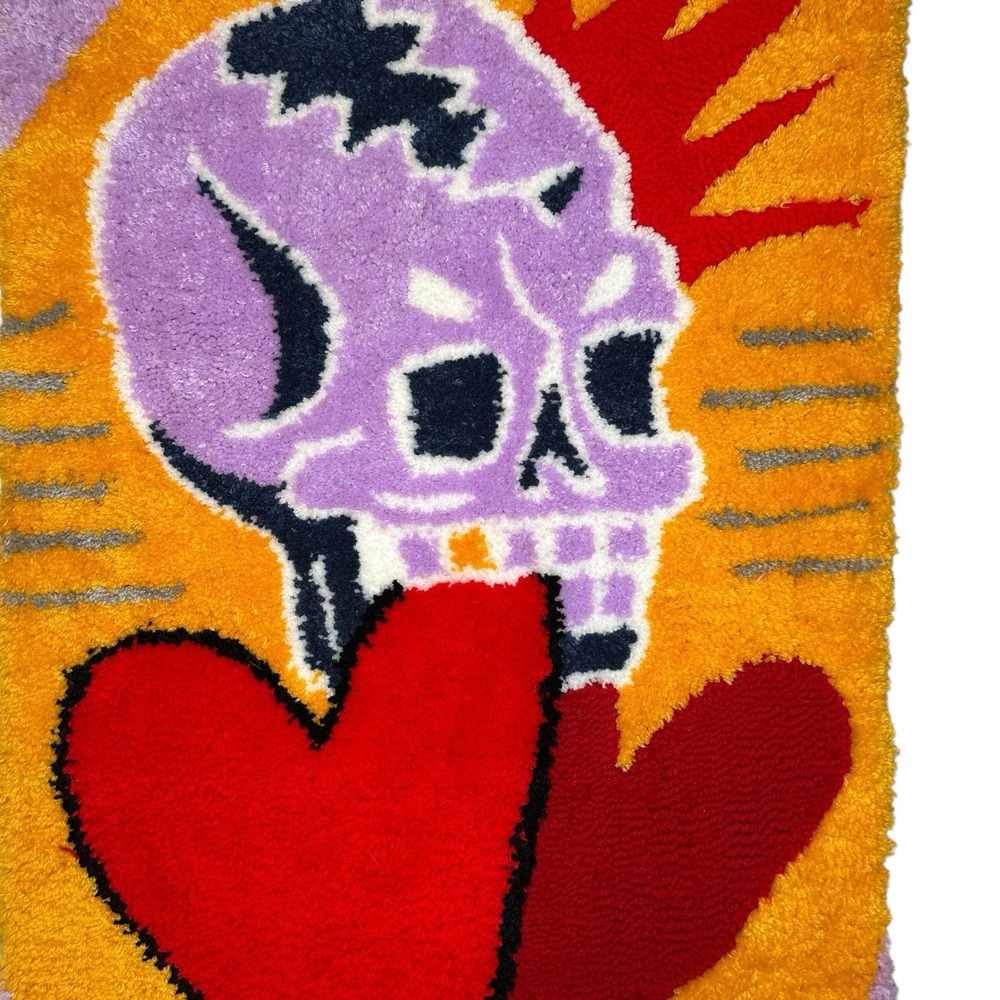 Hand Tufted Rug Or Wall Art By Mexican Tattoo Artist 22" x 32" Skull Hearts - Picture 2 of 6